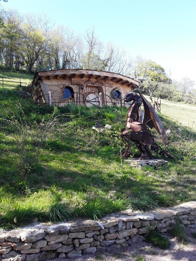 Village.insolite Montagny-sur-Grosne Exteriör bild
