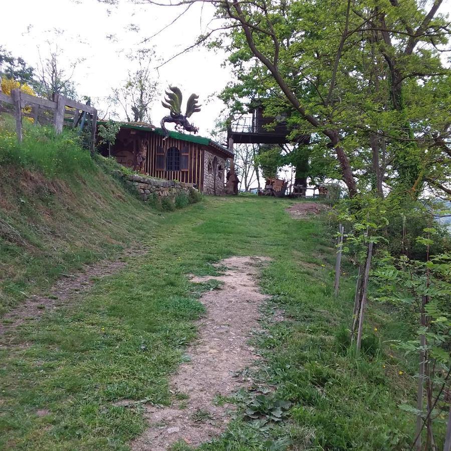 Village.insolite Montagny-sur-Grosne Exteriör bild